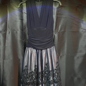 SLNY Formal/Evening Midi dress. Navy blue, size 4